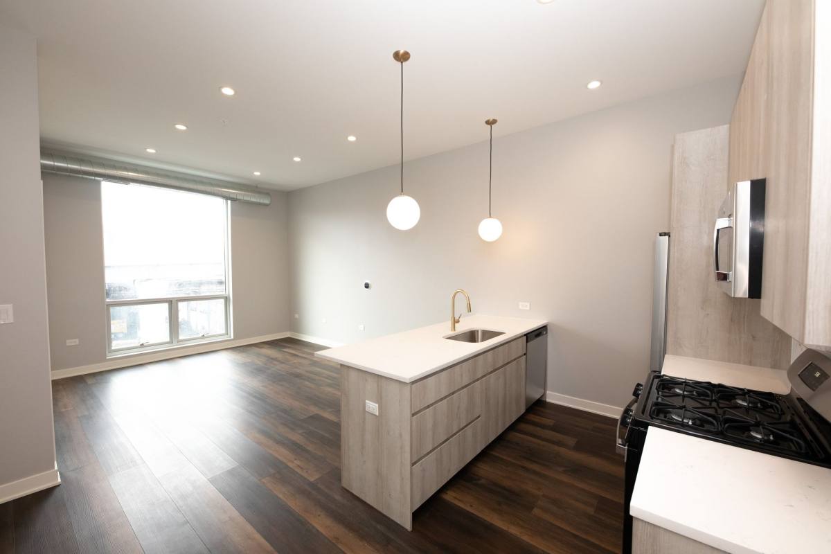 Apartment for rent at 913 W School St, Chicago, IL 60657