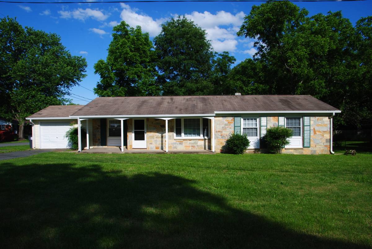 House for rent at 111 Walnut Dr, Fredericksburg, VA 22405