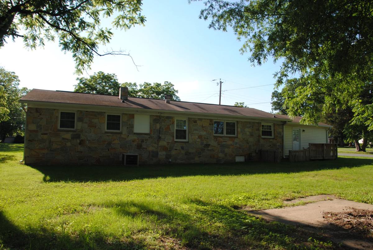House for rent at 111 Walnut Dr, Fredericksburg, VA 22405