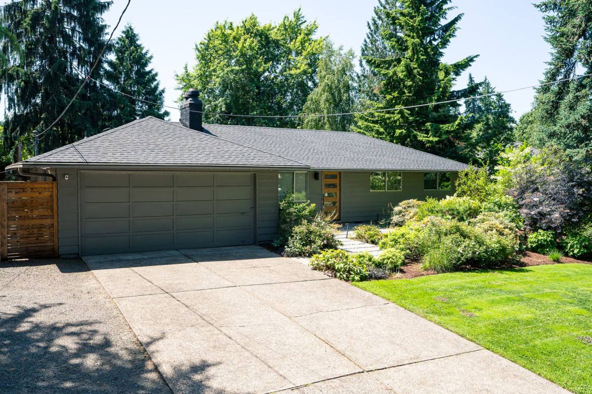 House for rent at 5530 Bonita Rd, Lake Oswego, OR 97035