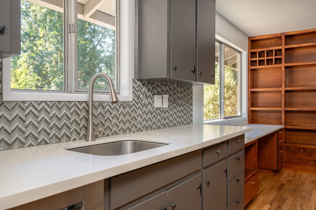 House for rent at 5530 Bonita Rd, Lake Oswego, OR 97035