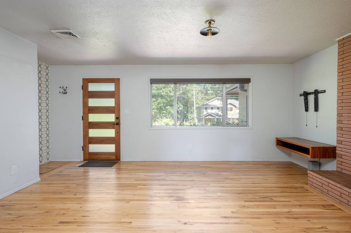 House for rent at 5530 Bonita Rd, Lake Oswego, OR 97035