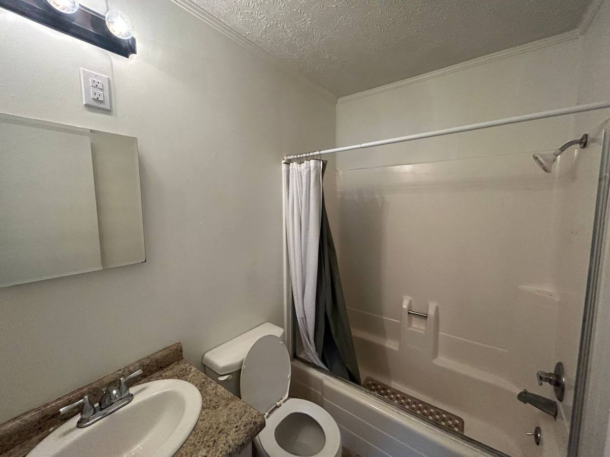 Apartment for rent at 515 Rosewood Ave, Martinsville, VA 24112