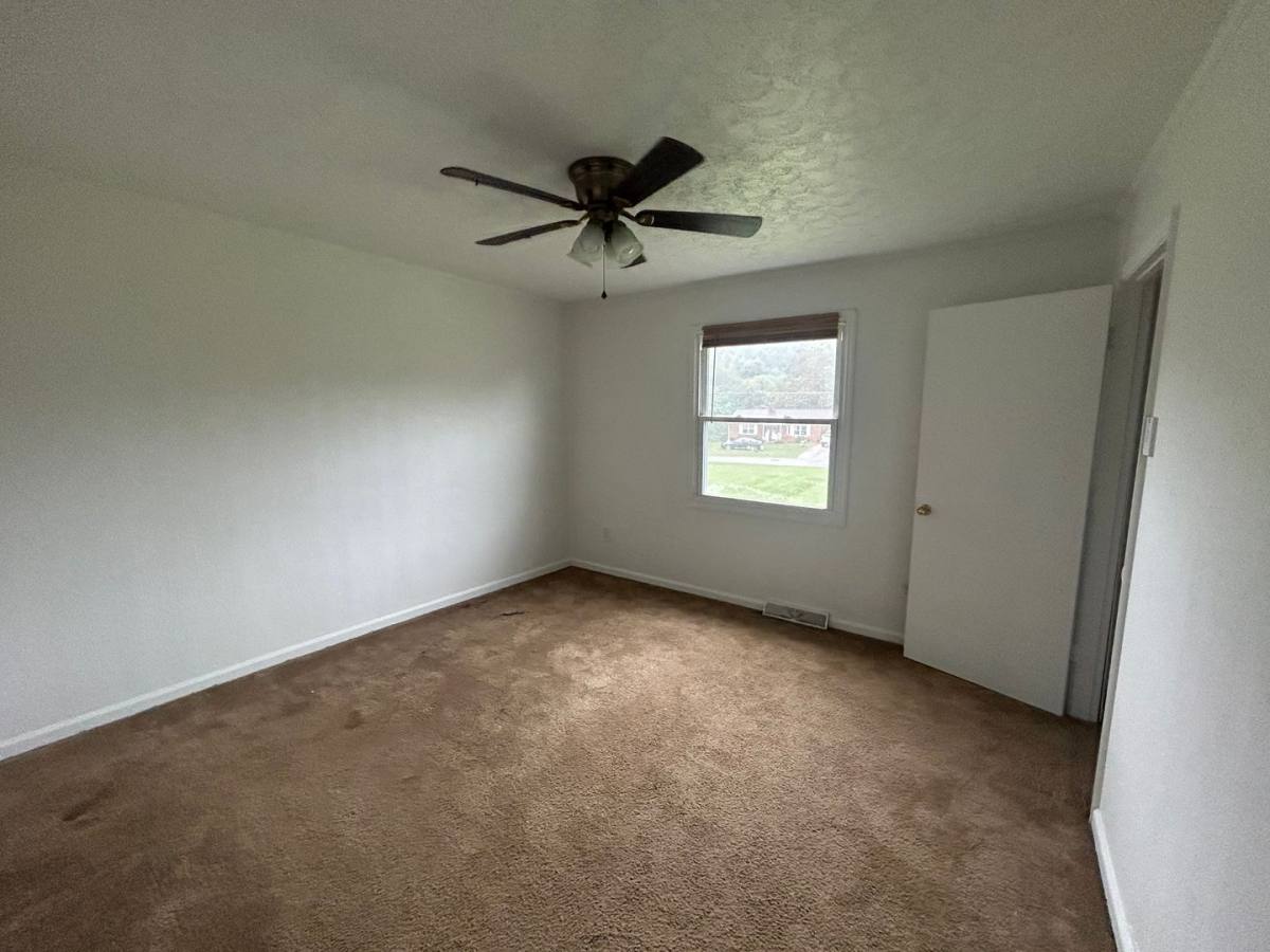 Apartment for rent at 515 Rosewood Ave, Martinsville, VA 24112
