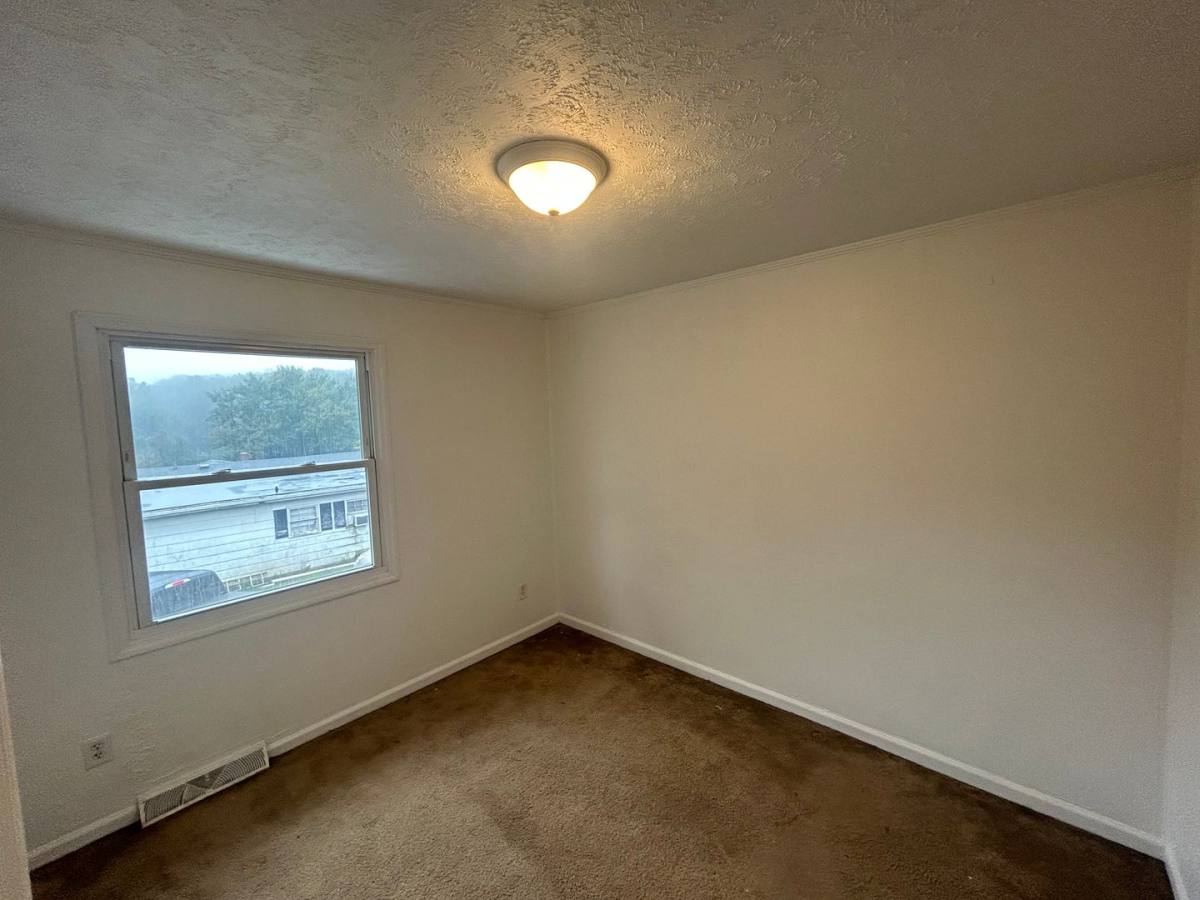 Apartment for rent at 515 Rosewood Ave, Martinsville, VA 24112