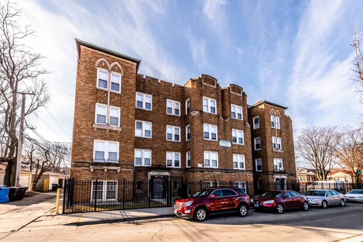 Apartment for rent at 1815 W 77th St, Chicago, IL 60620
