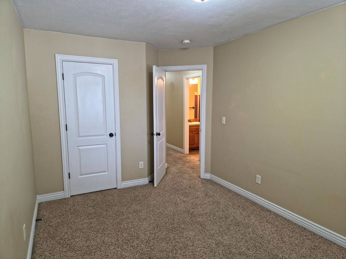 Townhouse for rent at 565 Pioneer Rd, Rexburg, ID 83440