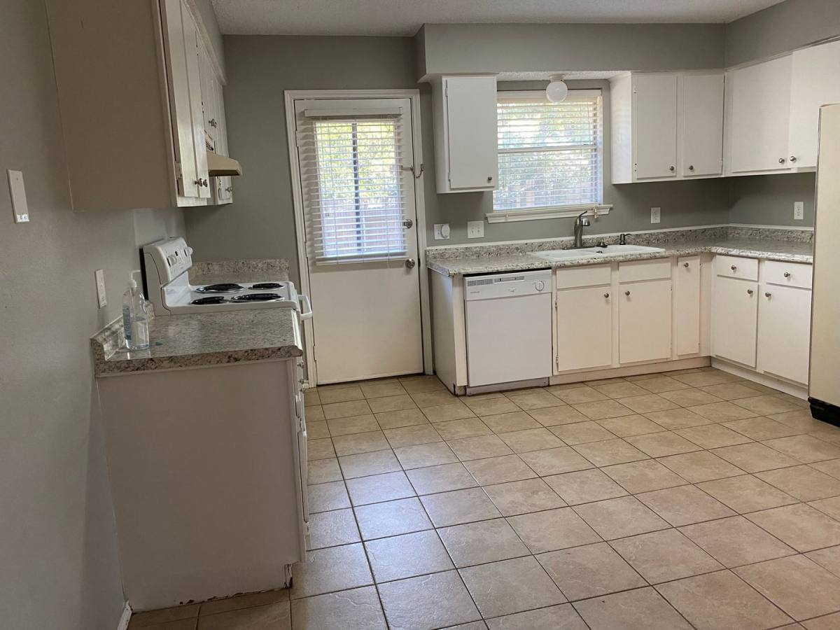 House for rent at 3904 Rye Glen Dr, Arlington, TX 76017