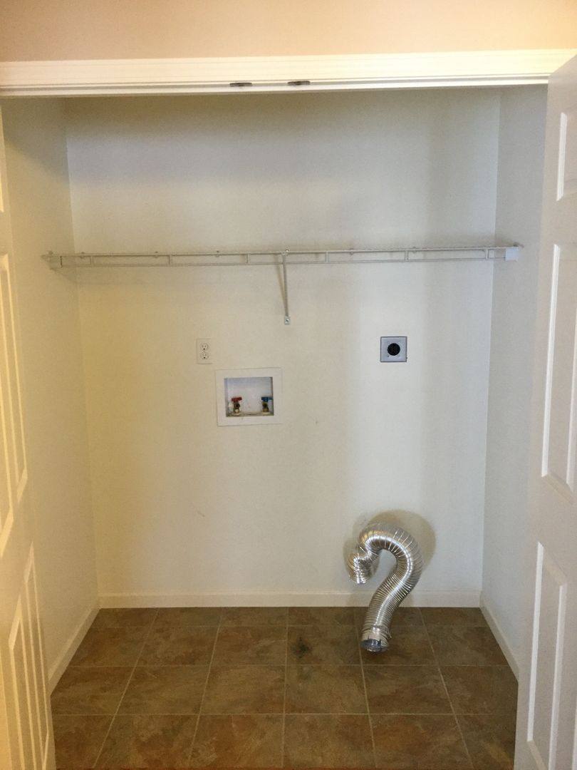 Apartment for rent at 810 Wildwood Dr, Jefferson City, MO 65109