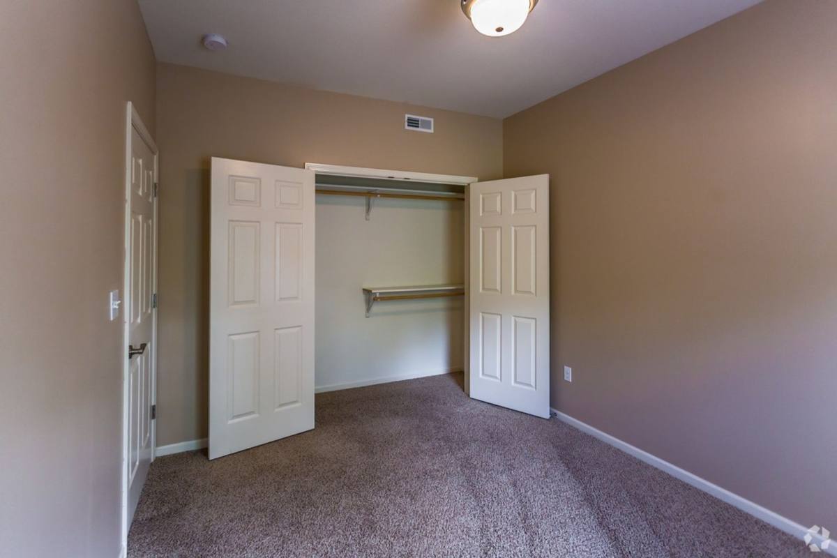 Apartment for rent at 810 Wildwood Dr, Jefferson City, MO 65109