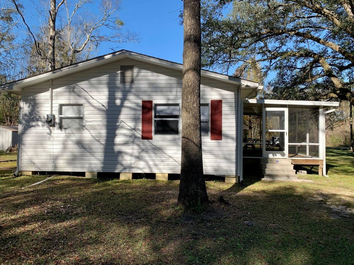 House for rent at 3496 Kennel Rd, Vernon, FL 32462