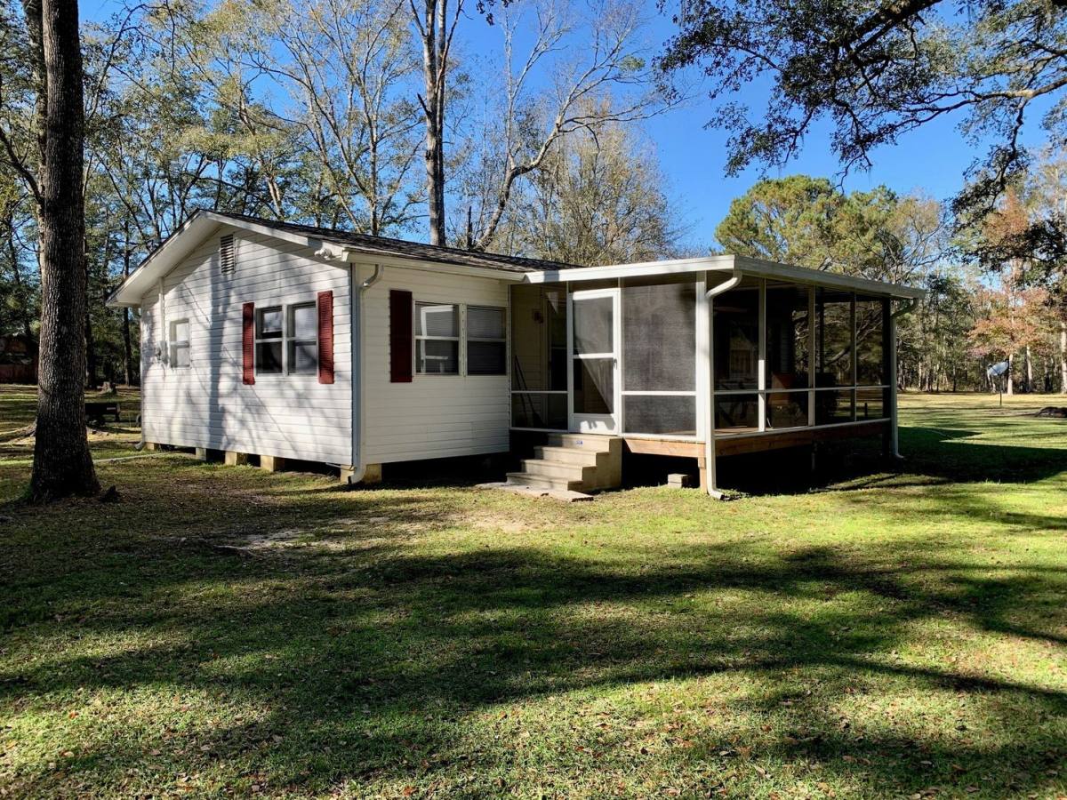 House for rent at 3496 Kennel Rd, Vernon, FL 32462