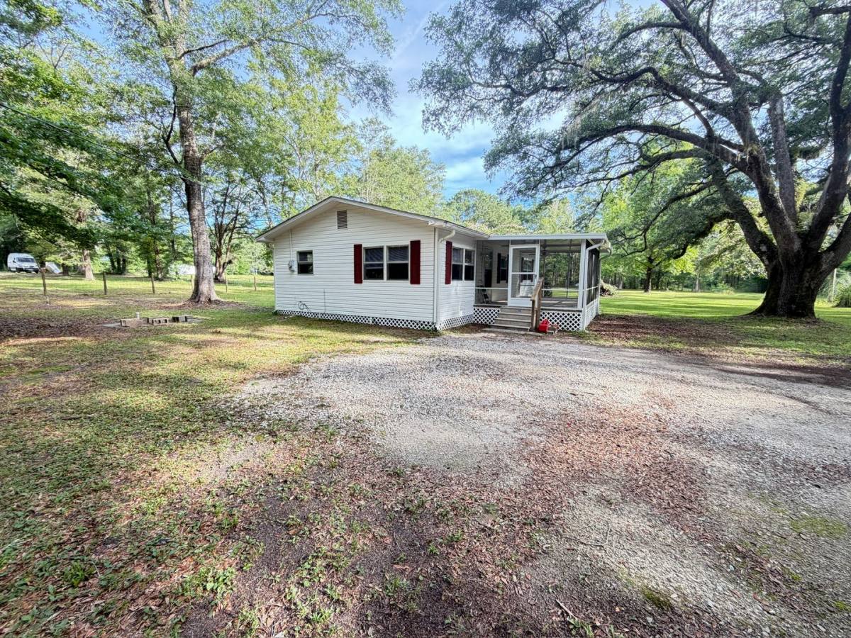 House for rent at 3496 Kennel Rd, Vernon, FL 32462
