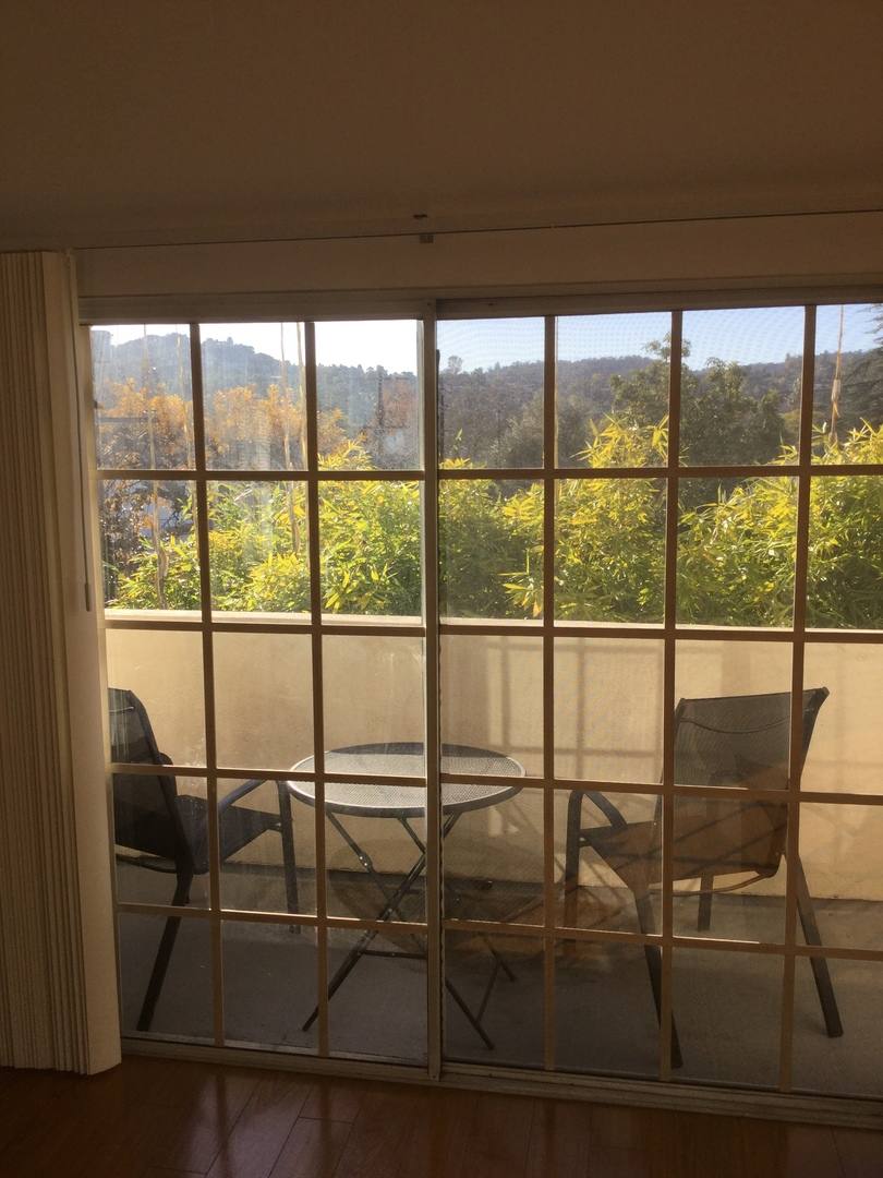 Apartment for rent at 11482 Moorpark St, North Hollywood, CA 91602