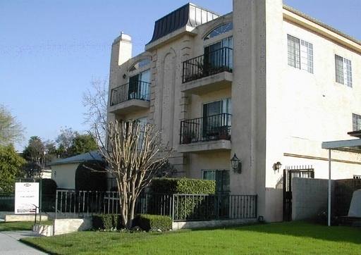 Apartment for rent at 11482 Moorpark St, North Hollywood, CA 91602