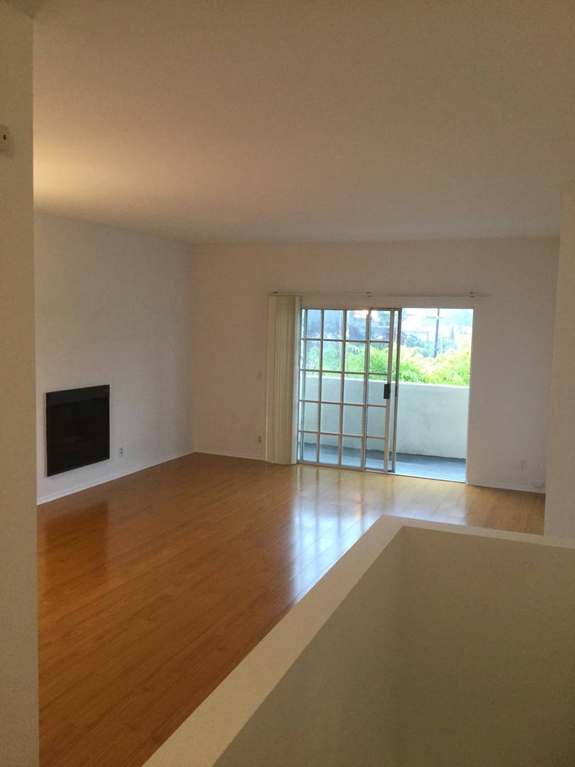 Apartment for rent at 11482 Moorpark St, North Hollywood, CA 91602