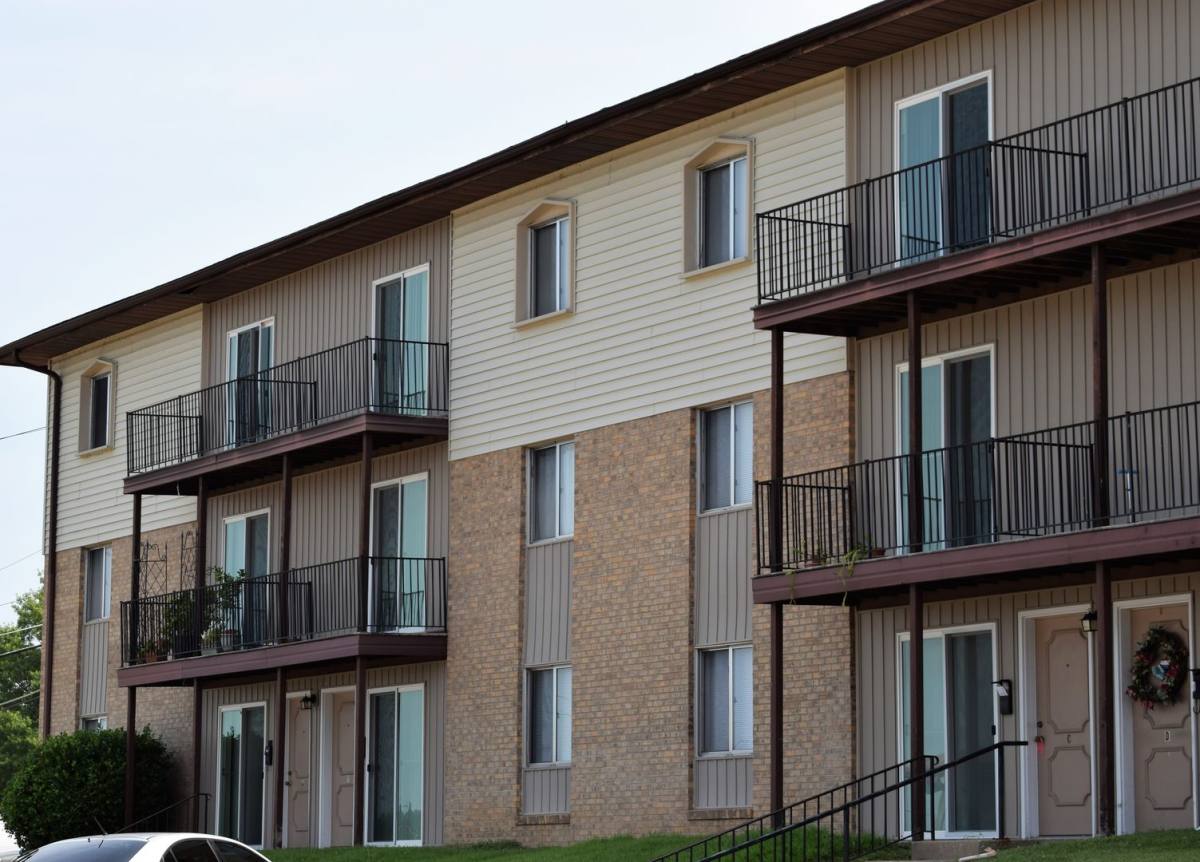 Apartment for rent at 823 SW Blvd, Jefferson City, MO 65109