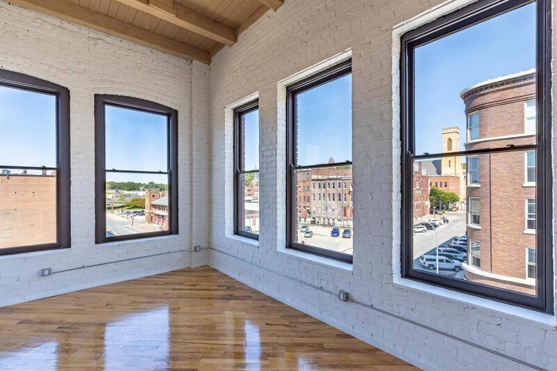 Apartment for rent at 116 N 4th St, Burlington, IA 52601