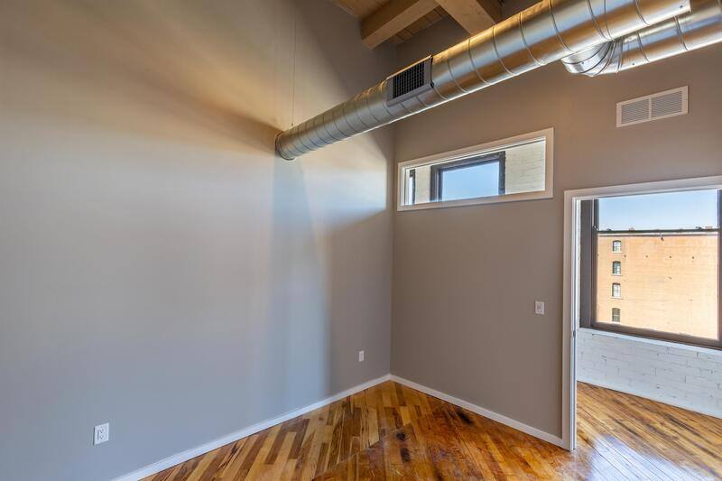 Apartment for rent at 116 N 4th St, Burlington, IA 52601