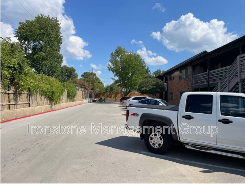 Apartment for rent at 4111 E 51st St Avery Square #113, Tulsa, OK 74135