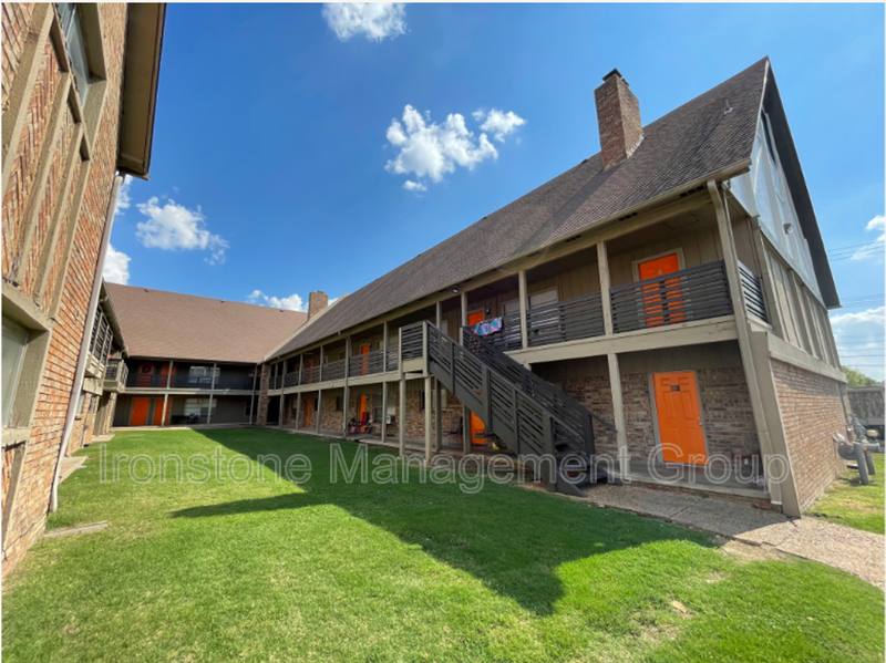 Apartment for rent at 4111 E 51st St Avery Square #113, Tulsa, OK 74135