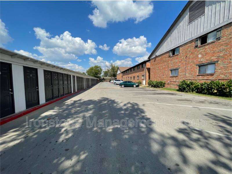 Apartment for rent at 4111 E 51st St Avery Square #113, Tulsa, OK 74135