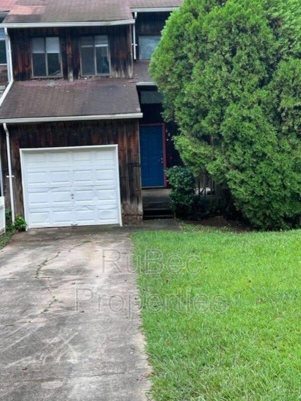 Townhouse for rent at 6024 Spanish Oak Rd, Charlotte, NC 28227
