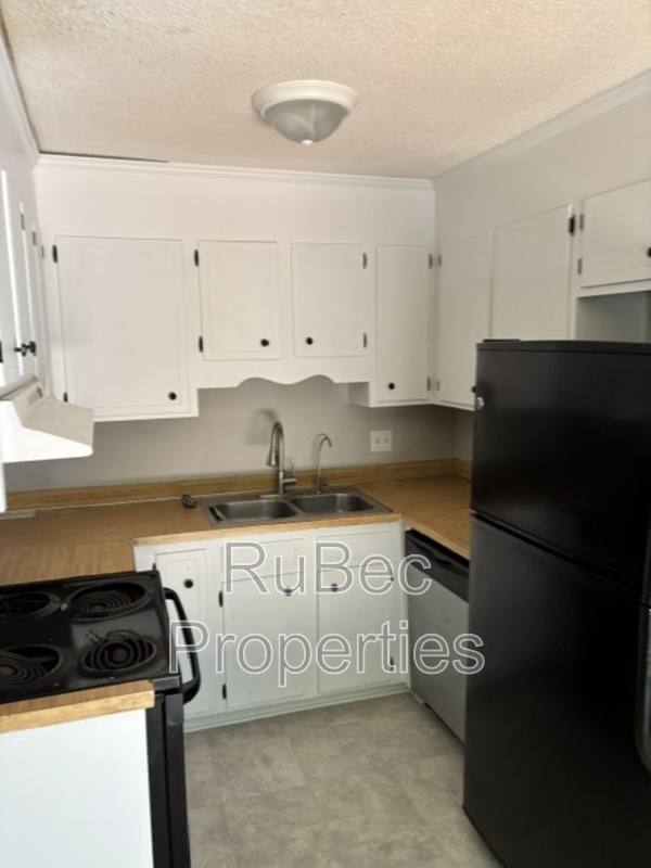 Townhouse for rent at 6024 Spanish Oak Rd, Charlotte, NC 28227