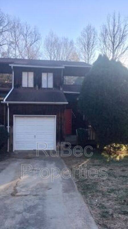 Townhouse for rent at 6024 Spanish Oak Rd, Charlotte, NC 28227