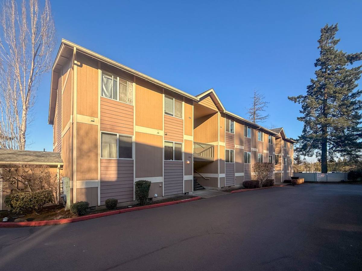 Apartment for rent at 3605-3625 Belle Vista Court S, Salem, OR 97302