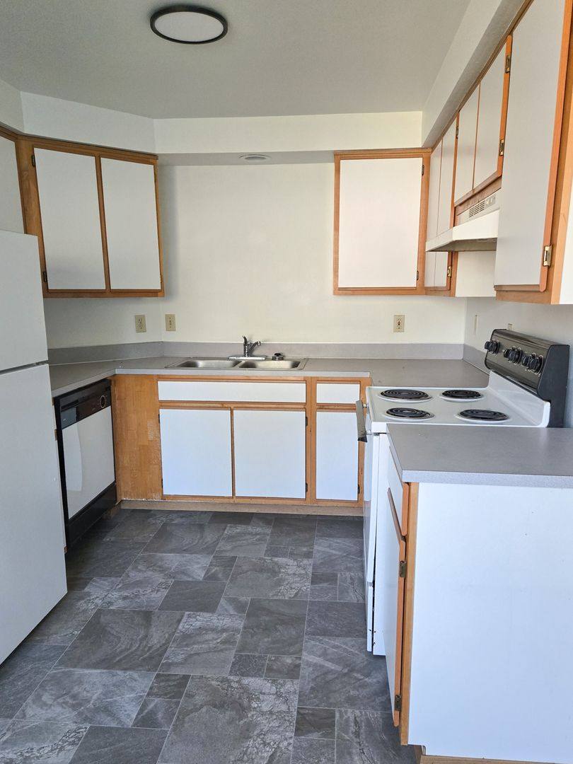 Apartment for rent at 3605-3625 Belle Vista Court S, Salem, OR 97302