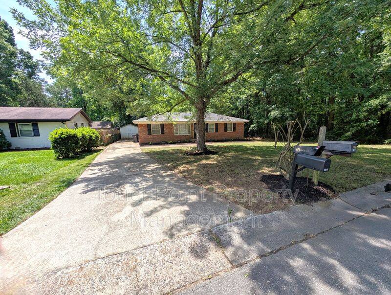House for rent at 1000 Claremont Rd, Charlotte, NC 28214
