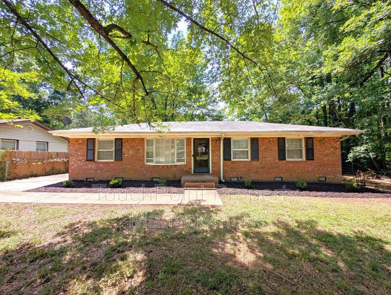 House for rent at 1000 Claremont Rd, Charlotte, NC 28214