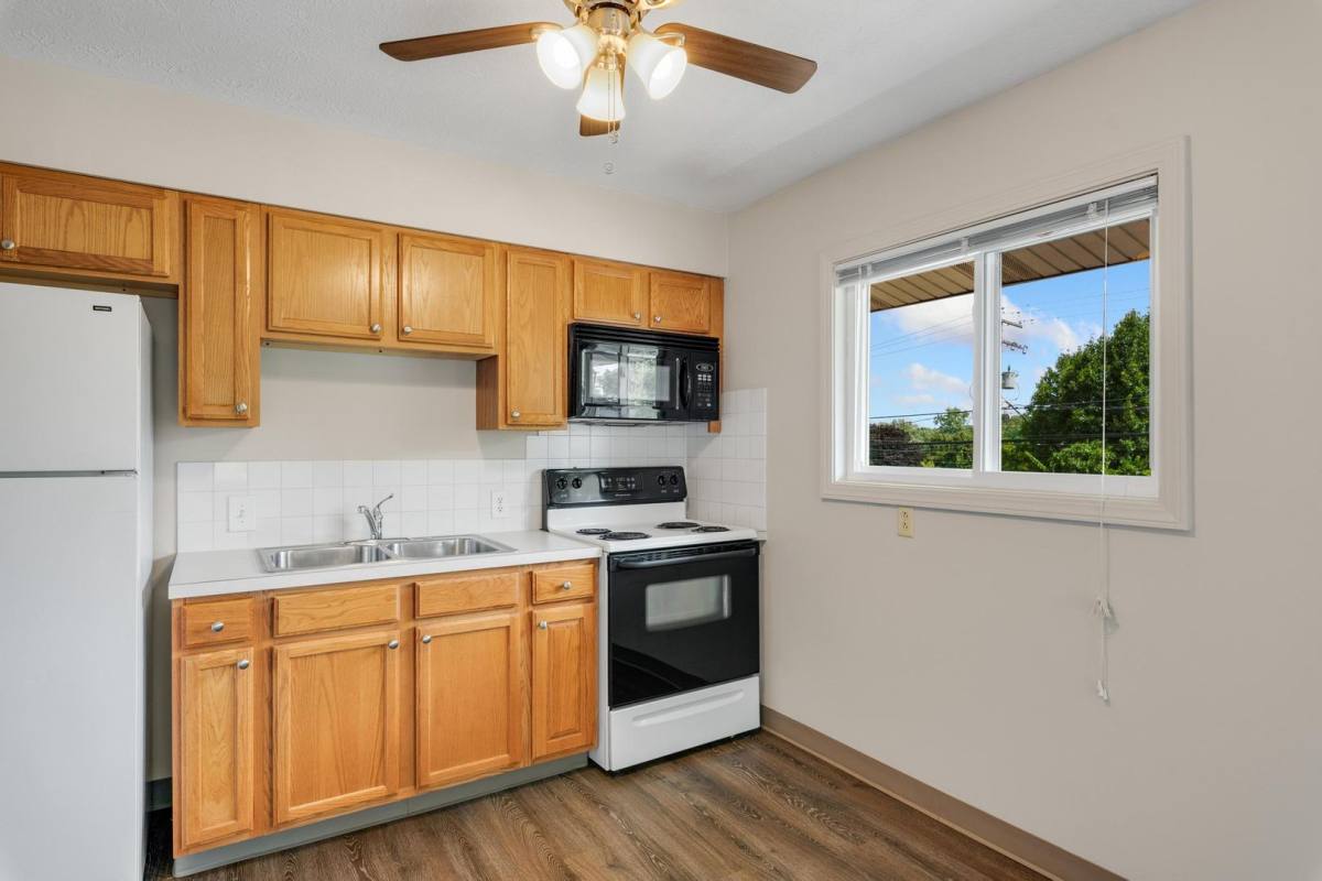 Apartment for rent at 2994-3008 Mogadore Rd, Akron, OH 44312
