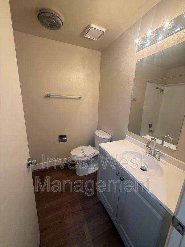 Apartment for rent at 3331 NE 57 Ave #4, Vancouver, WA 98661