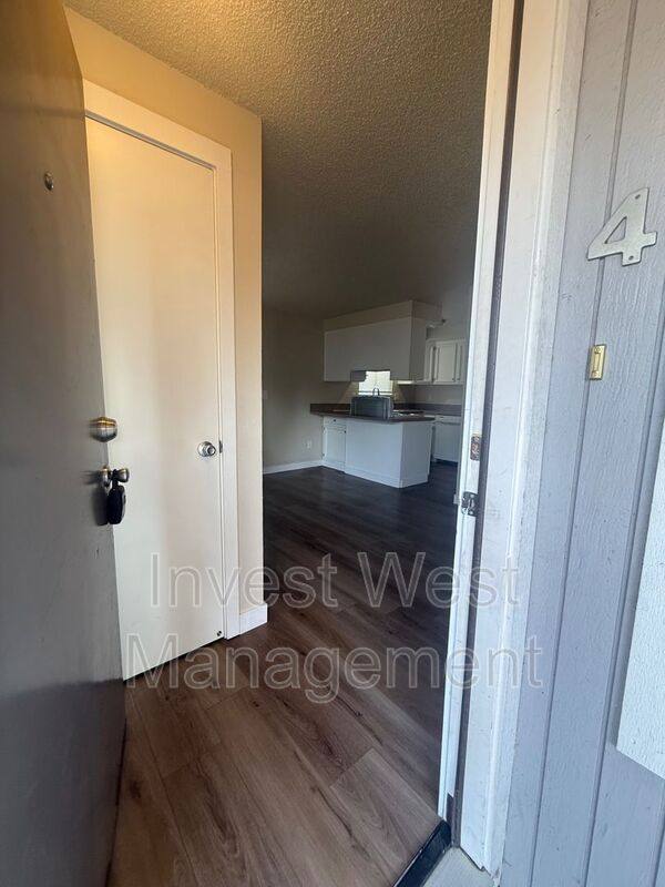 Apartment for rent at 3331 NE 57 Ave #4, Vancouver, WA 98661