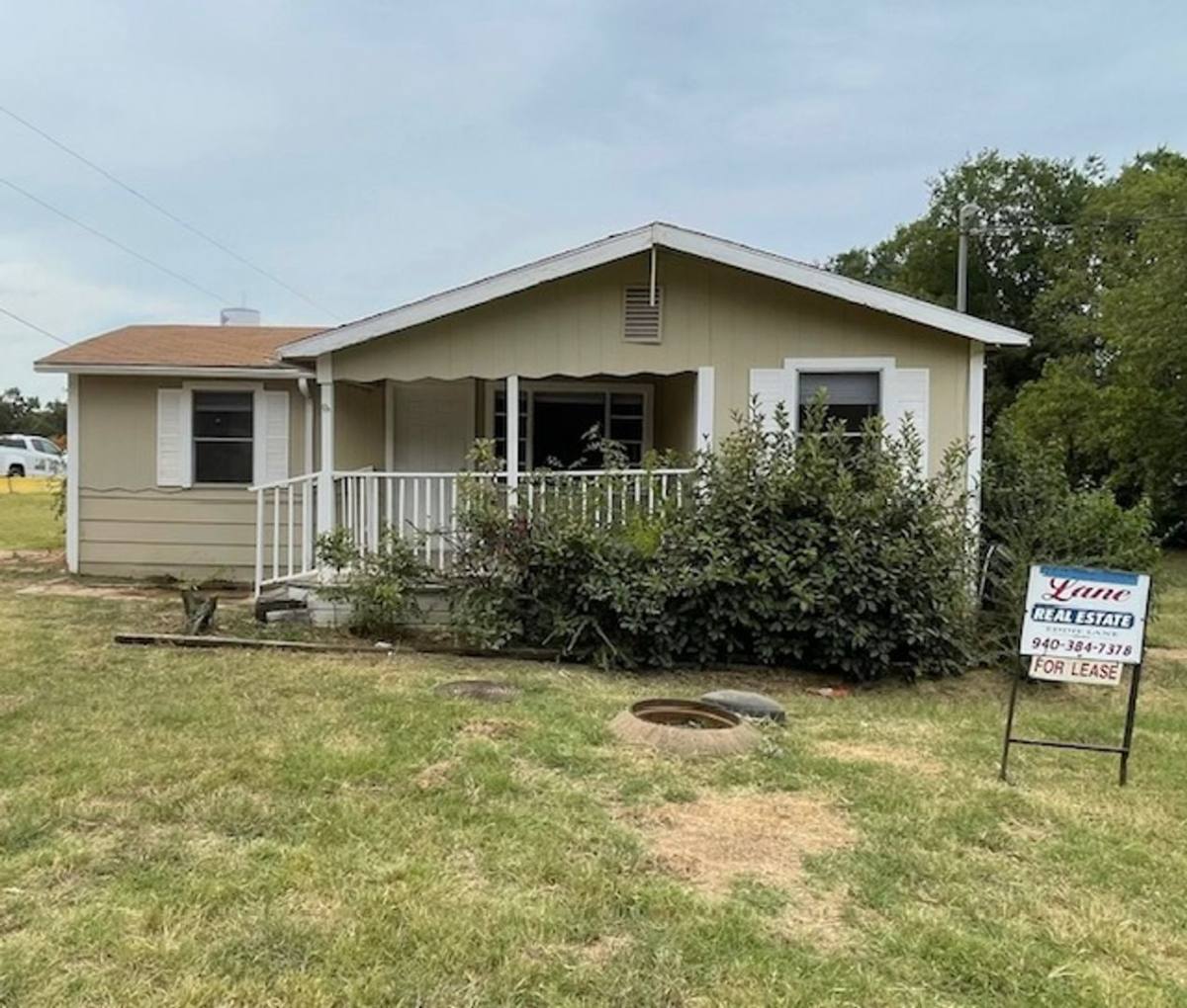 House for rent at 2814 Shady Shores Rd, Denton, TX 76208