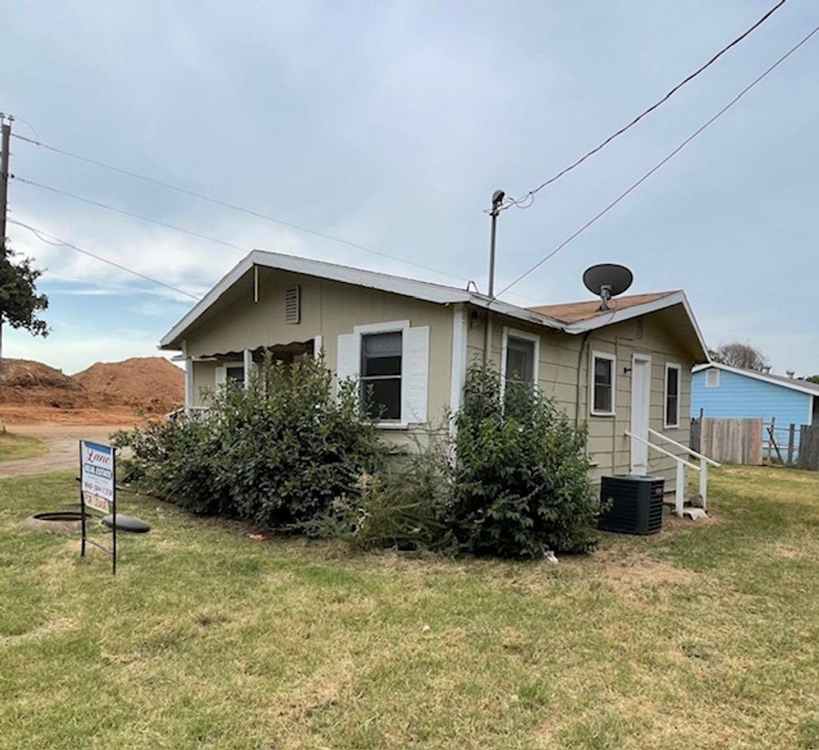 House for rent at 2814 Shady Shores Rd, Denton, TX 76208