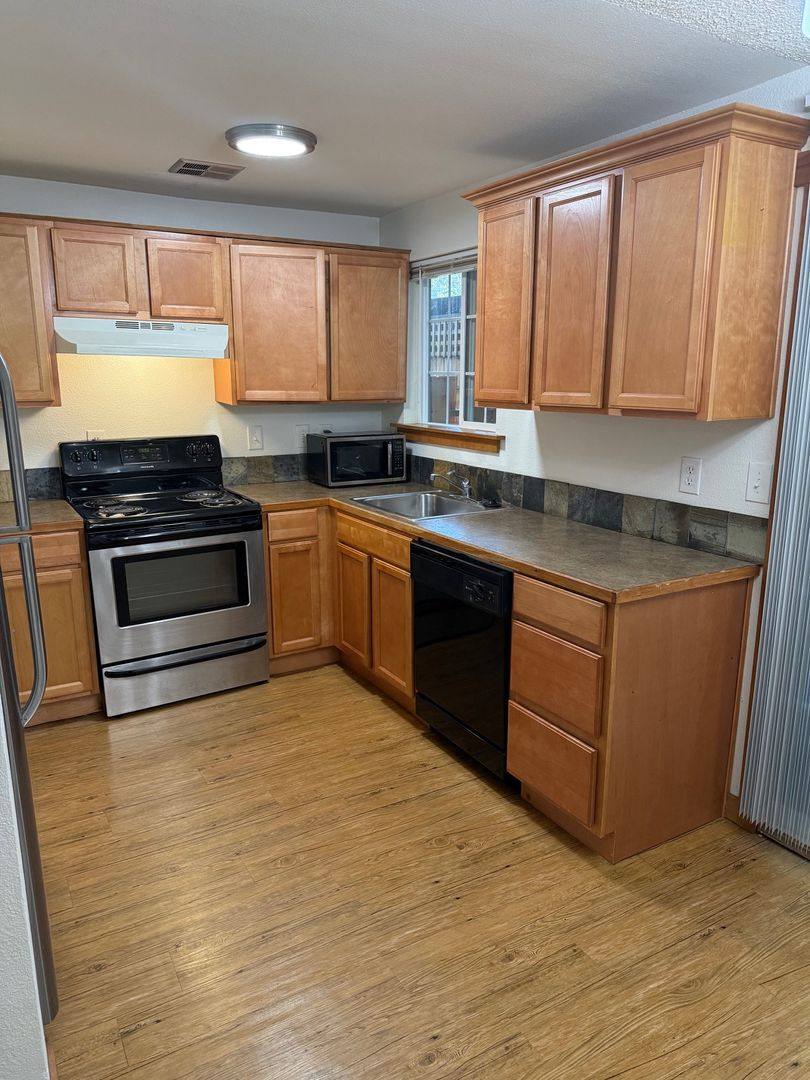 Apartment for rent at 7215 SE Powell Blvd, Portland, OR 97206