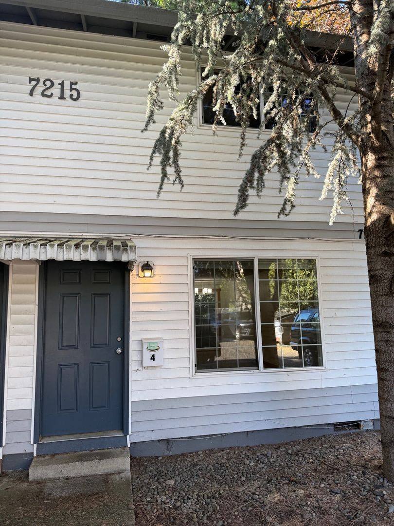 Apartment for rent at 7215 SE Powell Blvd, Portland, OR 97206