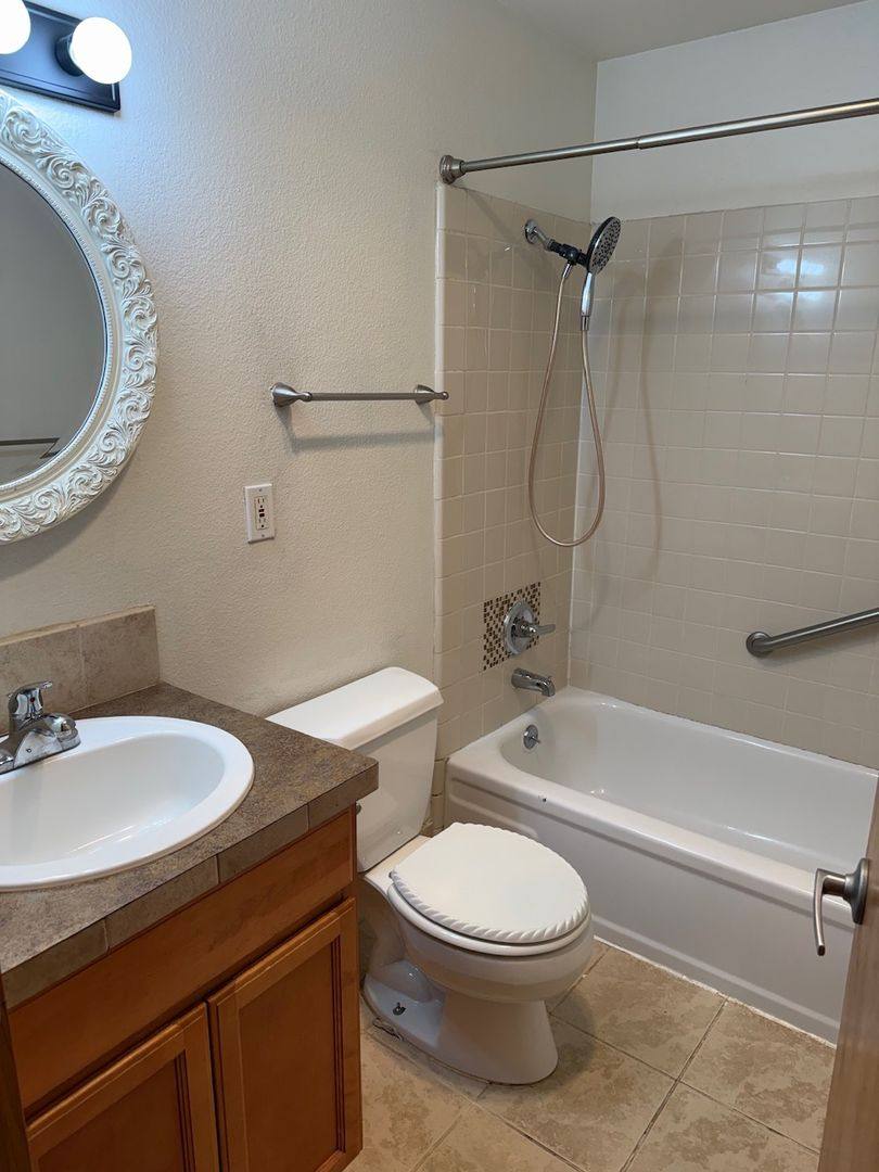 Apartment for rent at 7215 SE Powell Blvd, Portland, OR 97206