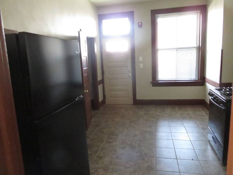 Apartment for rent at 604 W 3rd St #3B, Davenport, IA 52801