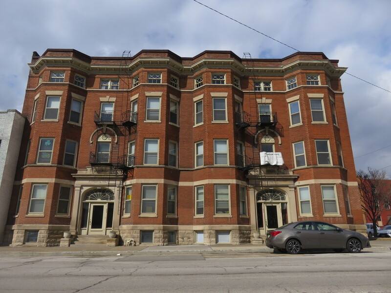Apartment for rent at 604 W 3rd St #3B, Davenport, IA 52801