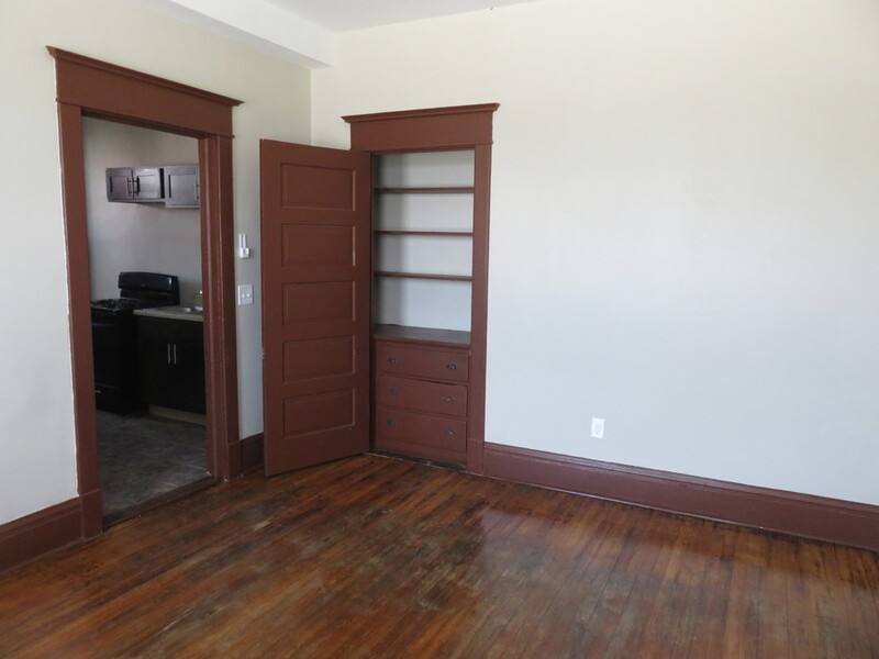 Apartment for rent at 604 W 3rd St #3B, Davenport, IA 52801