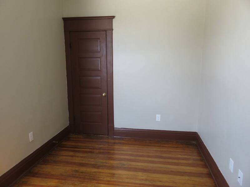 Apartment for rent at 604 W 3rd St #3B, Davenport, IA 52801