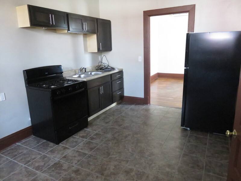 Apartment for rent at 604 W 3rd St #3B, Davenport, IA 52801