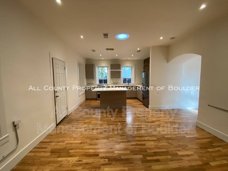 House for rent at 528 Pearl St, Boulder, CO 80302