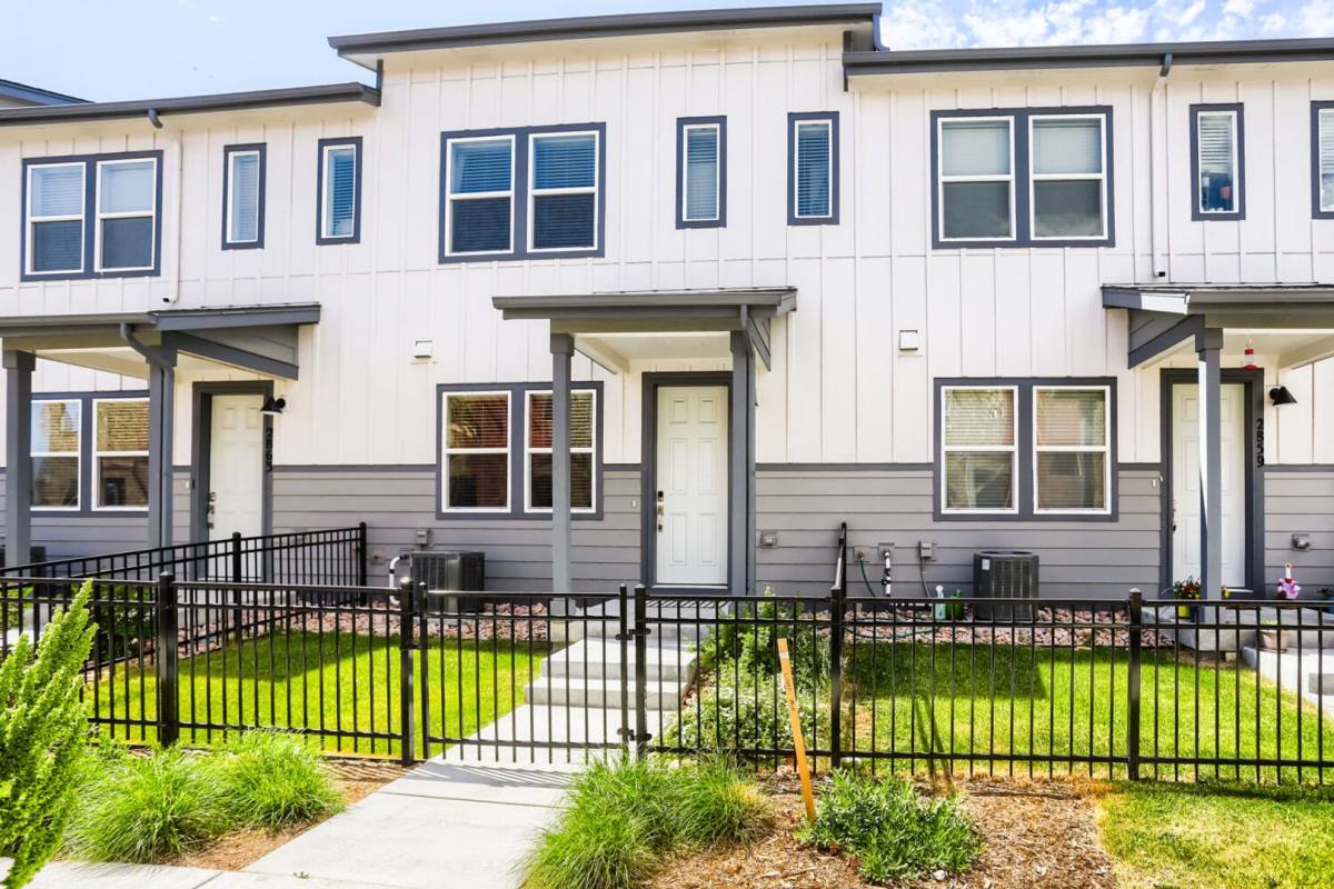 Townhouse for rent at 2861 Bear Springs Circle, Longmont, CO 80503