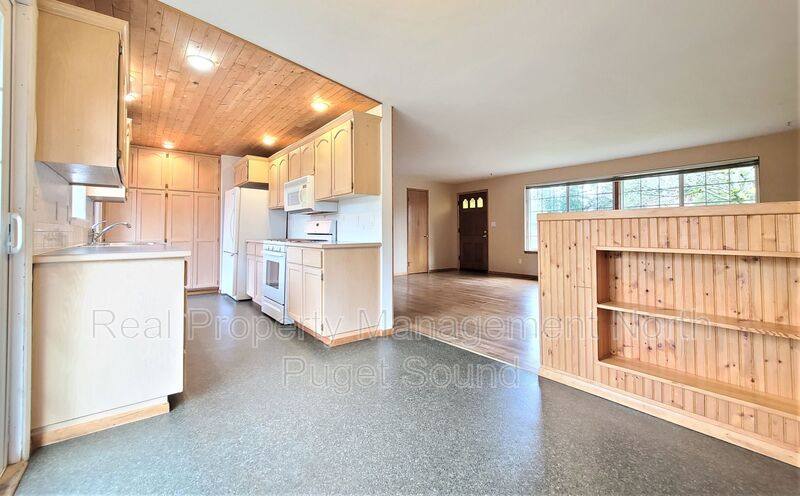 House for rent at 8002 W Glen Dr, Everett, WA 98203