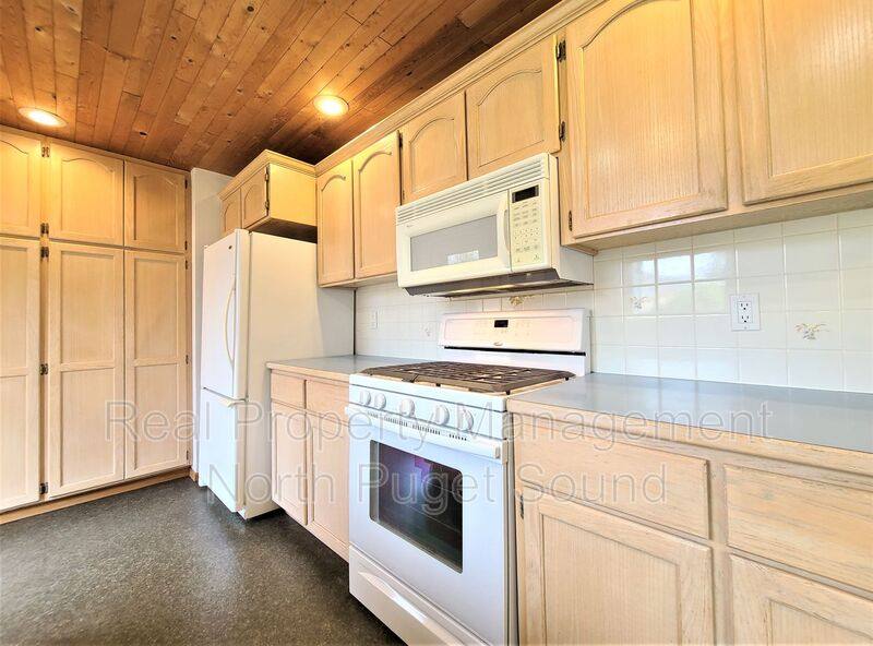 House for rent at 8002 W Glen Dr, Everett, WA 98203